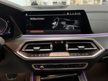 BMW X5 xDrive 30d A M-Sport AHK Pano Alarm HUD H K