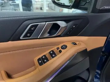 BMW X5 xDrive 30d A M-Sport AHK Pano Alarm HUD H K