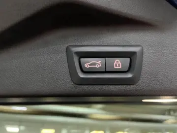 BMW X5 xDrive 30d A M-Sport AHK Pano Alarm HUD H K