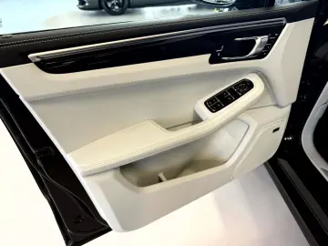 PORSCHE Macan S PASM PDLS STANDHEIZ APPROVED BIS 03 28