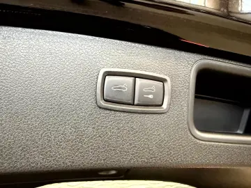 PORSCHE Macan S PASM PDLS STANDHEIZ APPROVED BIS 03 28