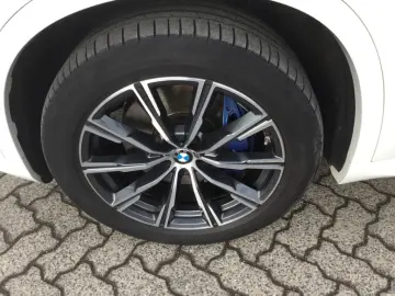 BMW X5 xDrive 30d M-Sport HUD StandHZG Pano Navi Led