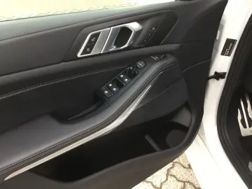 BMW X5 xDrive 30d M-Sport HUD StandHZG Pano Navi Led