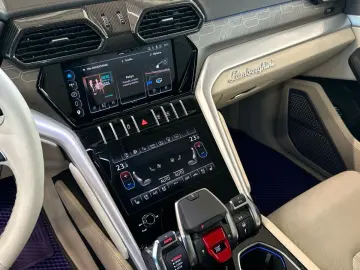 LAMBORGHINI Urus S