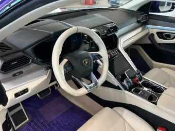 LAMBORGHINI Urus S