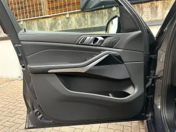BMW X5 xDr30d M Sport PANO 2Achs AHK Laser HiFi 360