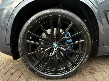 BMW X5 xDr30d M Sport PANO 2Achs AHK Laser HiFi 360