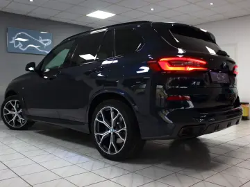 BMW X5 xDrive30d M-SPORT~DEUTSCH UNFALLFREI SKY LOUN