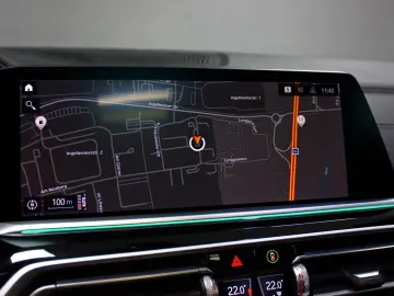 BMW X5 xDrive30d M-SPORT~DEUTSCH UNFALLFREI SKY LOUN