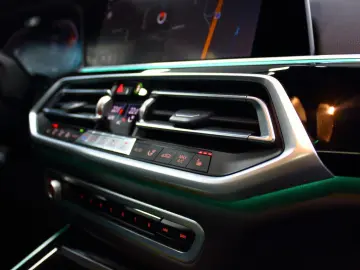 BMW X5 xDrive30d M-SPORT~DEUTSCH UNFALLFREI SKY LOUN