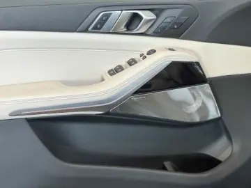 BMW X5 xDrive40d M Sport B&W Memory AHK Pano