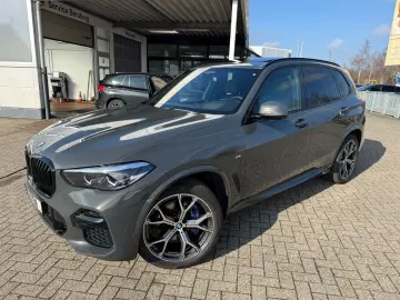 BMW X5 xDrive30d M-Sport AHK Pano Aktivl. DAP H K 4x