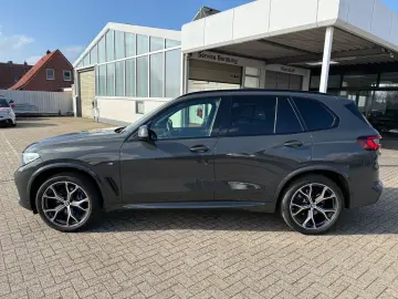 BMW X5 xDrive30d M-Sport AHK Pano Aktivl. DAP H K 4x