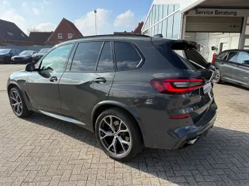 BMW X5 xDrive30d M-Sport AHK Pano Aktivl. DAP H K 4x