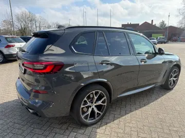 BMW X5 xDrive30d M-Sport AHK Pano Aktivl. DAP H K 4x