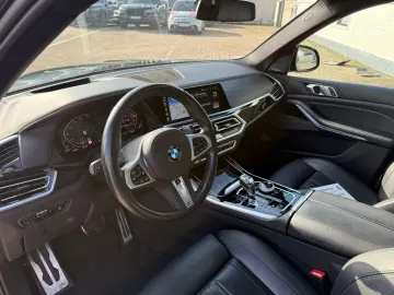 BMW X5 xDrive30d M-Sport AHK Pano Aktivl. DAP H K 4x