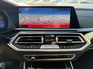 BMW X5 xDrive30d M-Sport AHK Pano Aktivl. DAP H K 4x