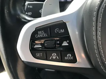 BMW X5 xDrive40d M Sportpaket AHK P-Dach Leder