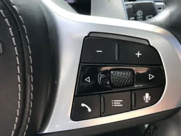 BMW X5 xDrive40d M Sportpaket AHK P-Dach Leder