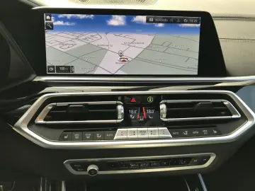 BMW X5 xDrive40d M Sportpaket AHK P-Dach Leder