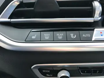 BMW X5 xDrive40d M Sportpaket AHK P-Dach Leder