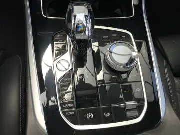 BMW X5 xDrive40d M Sportpaket AHK P-Dach Leder