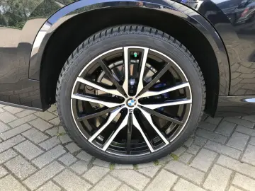 BMW X5 xDrive40d M Sportpaket AHK P-Dach Leder