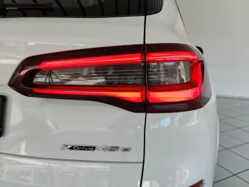 BMW X5 xDrive 45 e M Sport HiFi HUD Pano Leder AHK L
