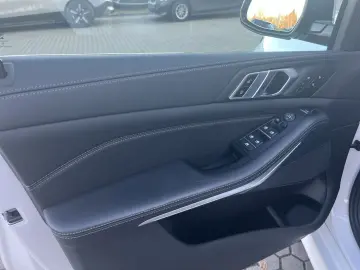 BMW X5 30d M Sport xDrive HUD AHK Pano StandHzg Navi