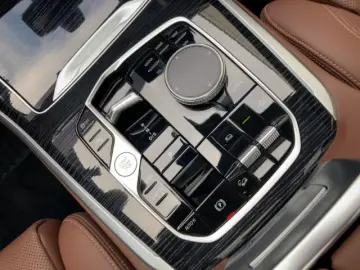 BMW X5 xDrive 30d M-Sport AHK Panodach Luftfederung