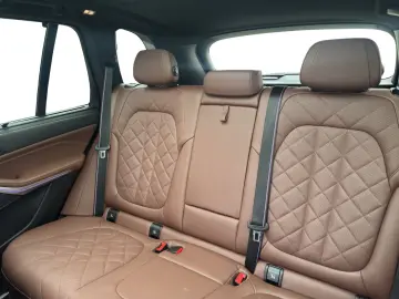 BMW X5 xDr30d M Sportpaket LED Navi SkyLounge ParkAs