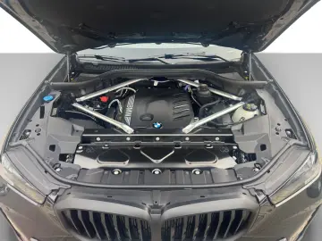 BMW X5 xDr30d M Sportpaket LED Navi SkyLounge ParkAs