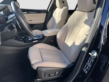 BMW X3 xDrive30i    M-Sport ACC Laser PanoSD SpurAss