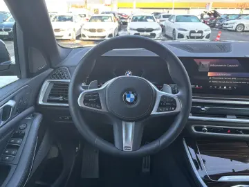 BMW X5 xDrive30d    M Sport Luft LED LC Prof AHK HUD