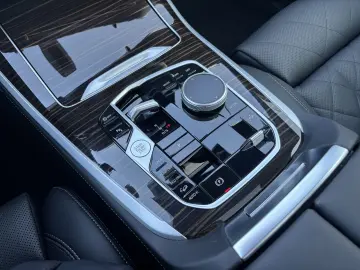 BMW X5 xDrive30d    M Sport Luft LED LC Prof AHK HUD