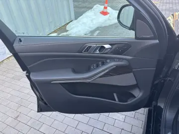 BMW X5 xDrive30d    M Sport Luft LED LC Prof AHK HUD