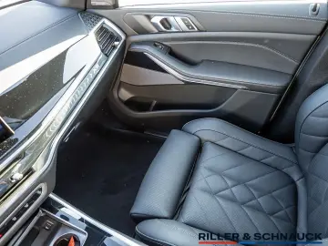 BMW X5 xDrive 30d M-Sport Pro 22 ZOLL AHK PANO HK