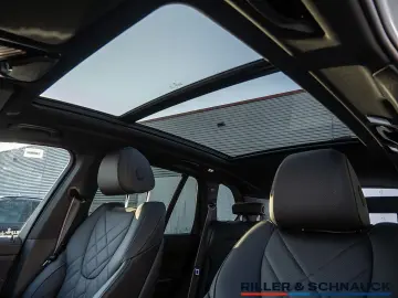 BMW X5 xDrive 30d M-Sport Pro 22 ZOLL AHK PANO HK