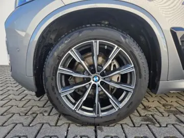 BMW X5 xDrive30d M Sport AHK Pano IconGl KomfSi belü