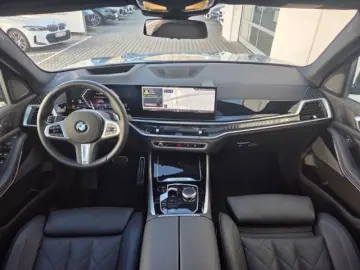 BMW X5 xDrive30d M Sport AHK Pano IconGl KomfSi belü