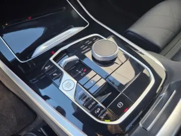 BMW X5 xDrive30d M Sport AHK Pano IconGl KomfSi belü