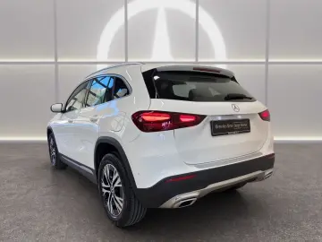 MERCEDES-BENZ GLA 180 PROGRESSIVE LINE
