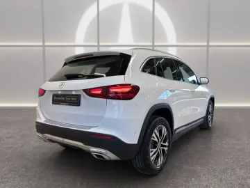 MERCEDES-BENZ GLA 180 PROGRESSIVE LINE