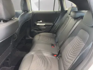 MERCEDES-BENZ GLA 180 PROGRESSIVE LINE