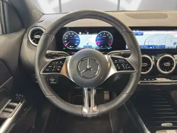 MERCEDES-BENZ GLA 180 PROGRESSIVE LINE