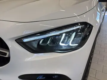 MERCEDES-BENZ GLA 180 PROGRESSIVE LINE