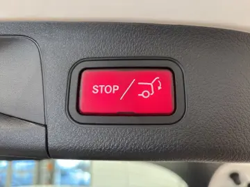 MERCEDES-BENZ GLA 180 PROGRESSIVE LINE