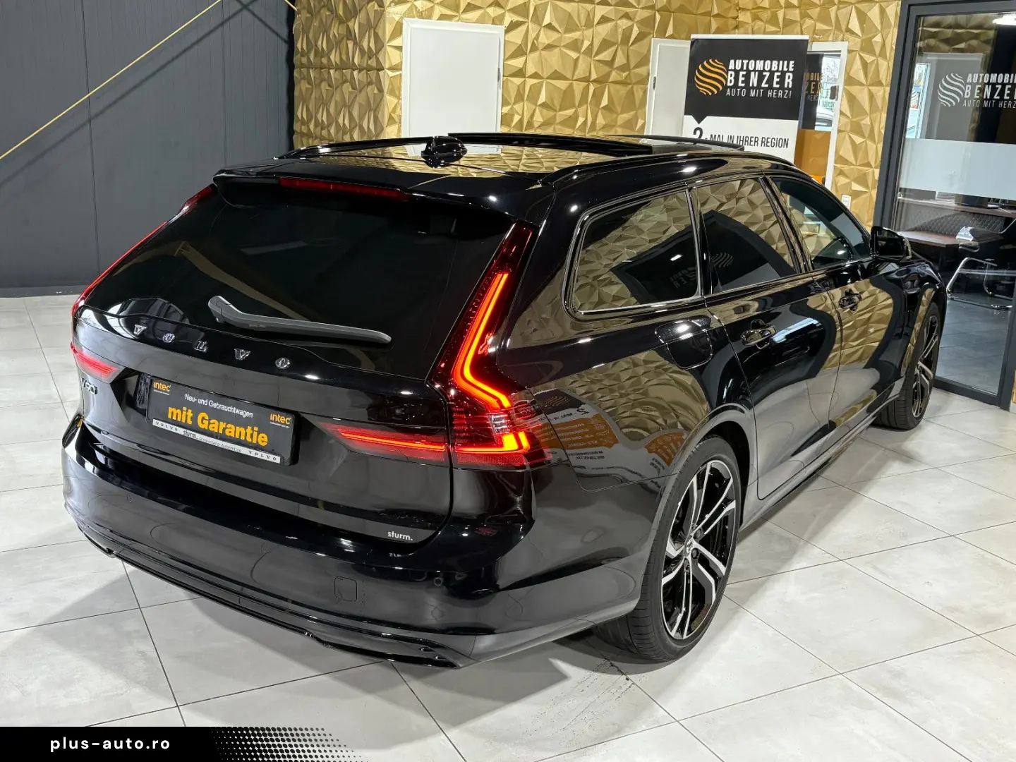 VOLVO V90 Kombi R Design Recharge Plug-In Hybrid AWD