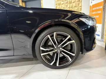 VOLVO V90 Kombi R Design Recharge Plug-In Hybrid AWD