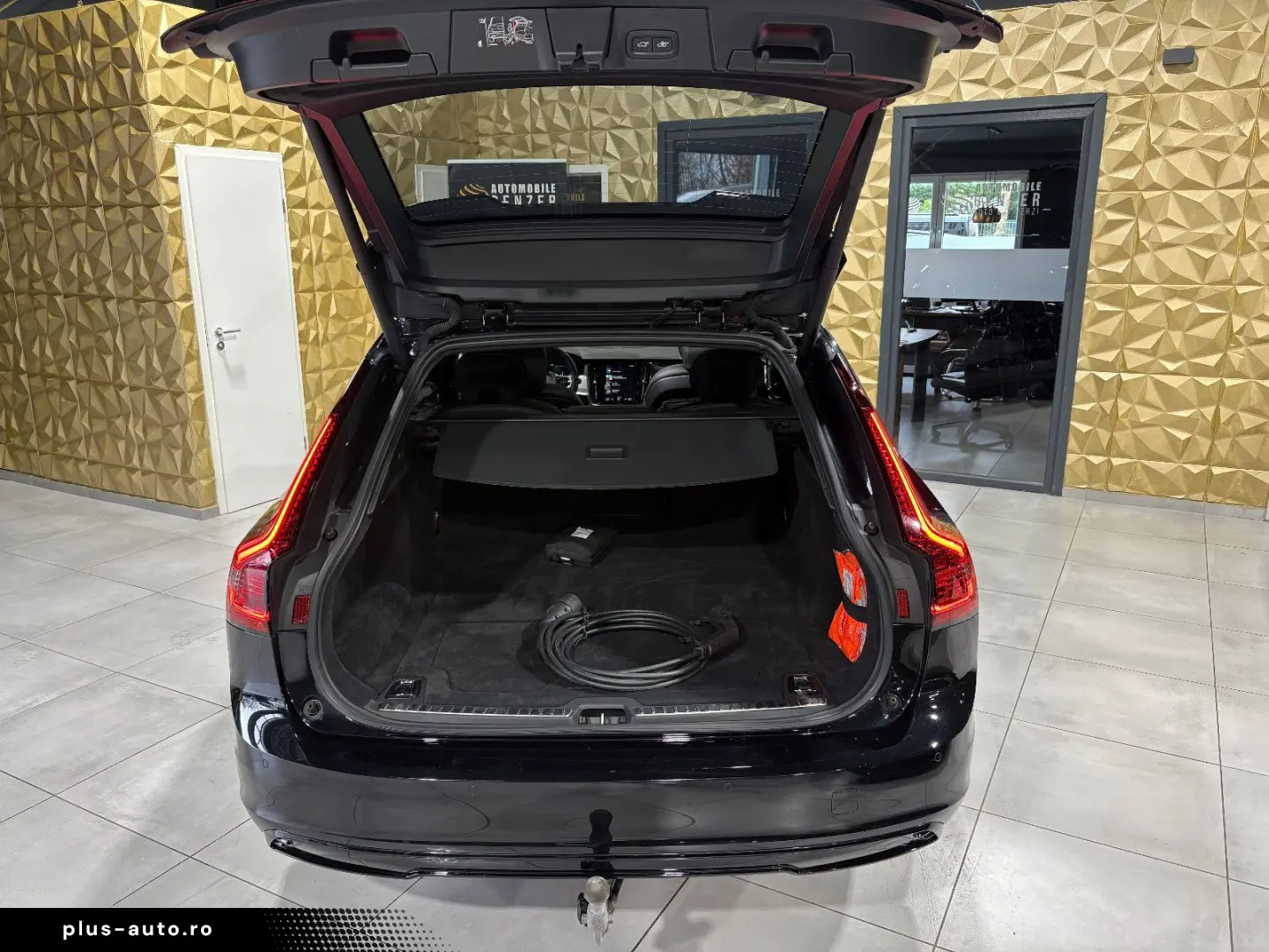 VOLVO V90 Kombi R Design Recharge Plug-In Hybrid AWD